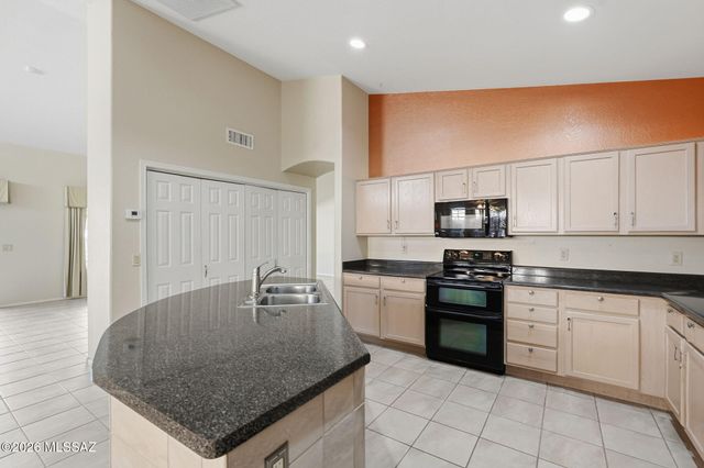 1612 N Rush Creek Court, Green Valley, AZ 85614