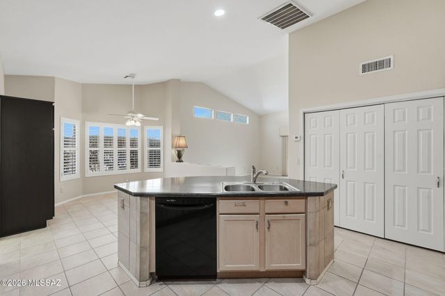 1612 N Rush Creek Court, Green Valley, AZ 85614