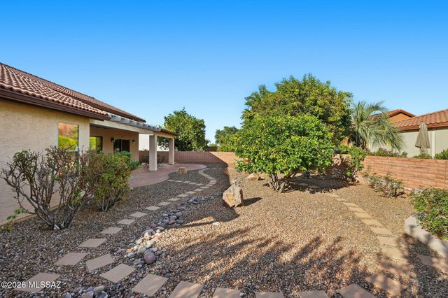 1612 N Rush Creek Court, Green Valley, AZ 85614