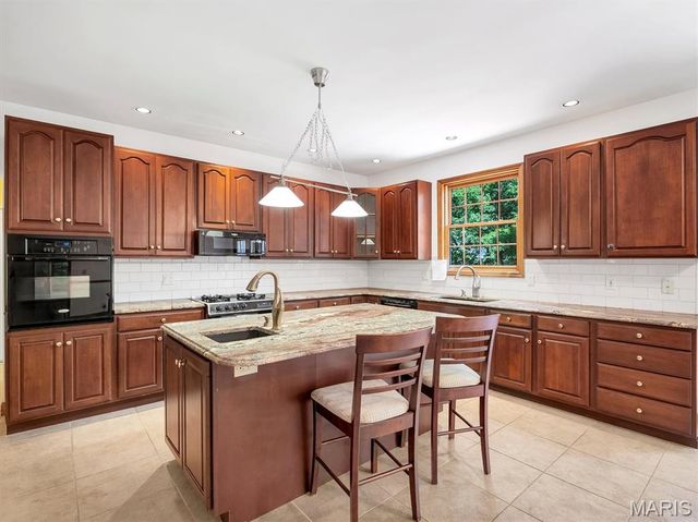 908 N Ballas Road, St Louis, MO 63131