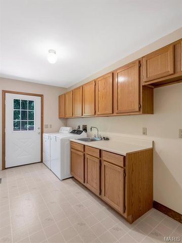 908 N Ballas Road, St Louis, MO 63131