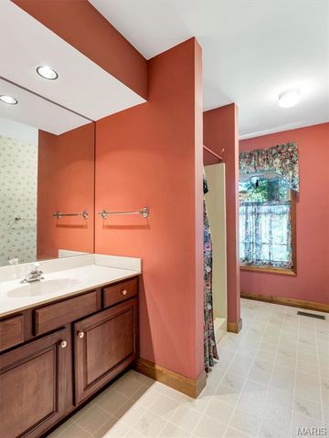 908 N Ballas Road, St Louis, MO 63131