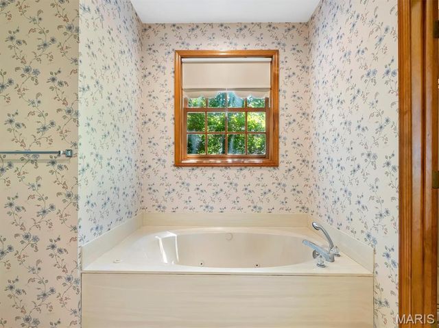 908 N Ballas Road, St Louis, MO 63131