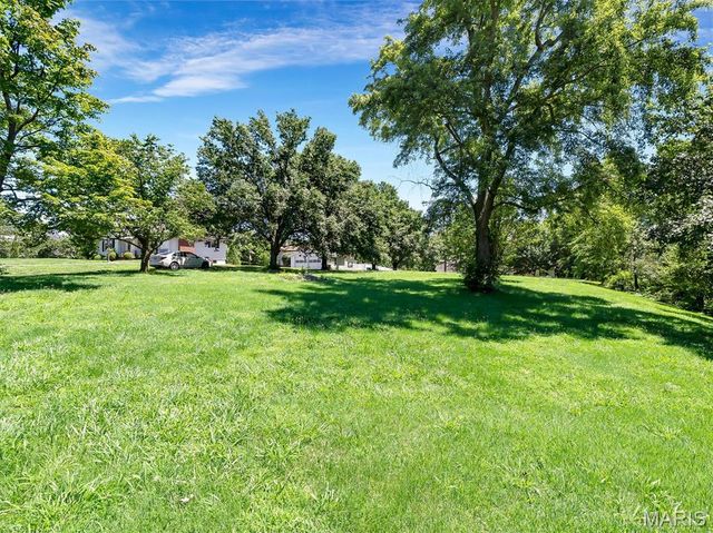 908 N Ballas Road, St Louis, MO 63131