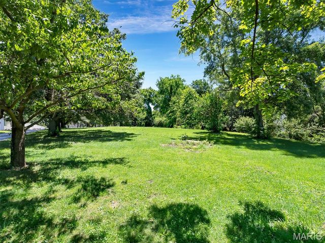 908 N Ballas Road, St Louis, MO 63131