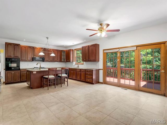 908 N Ballas Road, St Louis, MO 63131