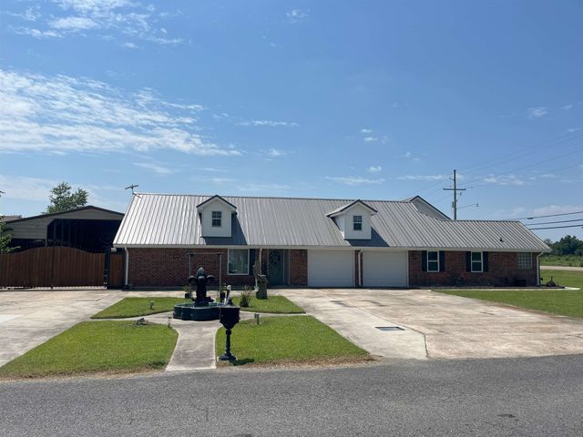 102 S Bayou Estates Drive, Des Allemands, LA 70030