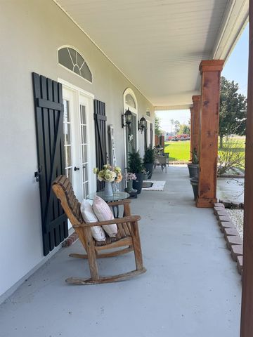 102 S Bayou Estates Drive, Des Allemands, LA 70030