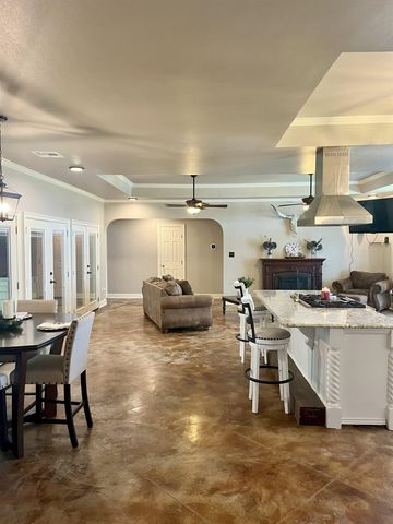 102 S Bayou Estates Drive, Des Allemands, LA 70030