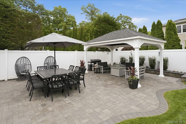 272 Hamilton Avenue, Massapequa, NY 11758