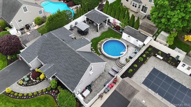 272 Hamilton Avenue, Massapequa, NY 11758