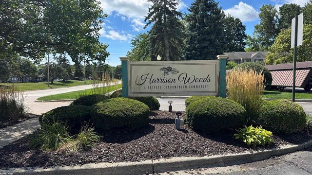 27594 Harrison Woods Lane, Harrison Twp, MI 48045