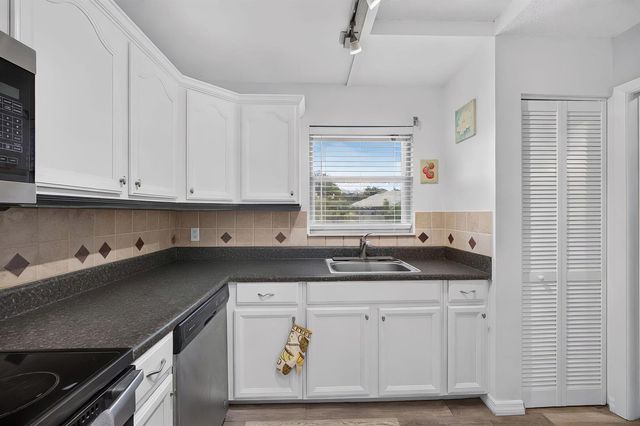 8196 SE Croft Court I-6, Hobe Sound, FL 33455