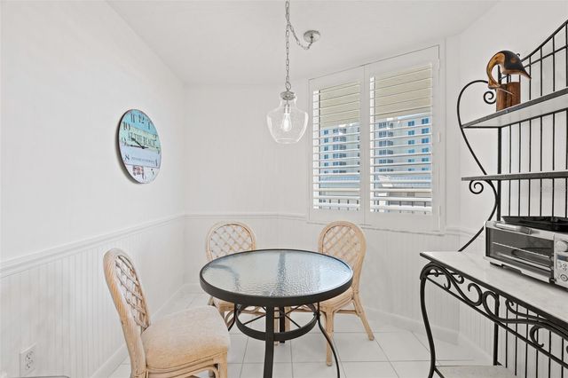 5880 MIDNIGHT PASS ROAD 605, Sarasota, FL 34242