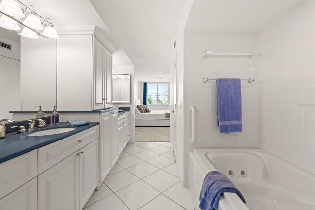 5880 MIDNIGHT PASS ROAD 605, Sarasota, FL 34242