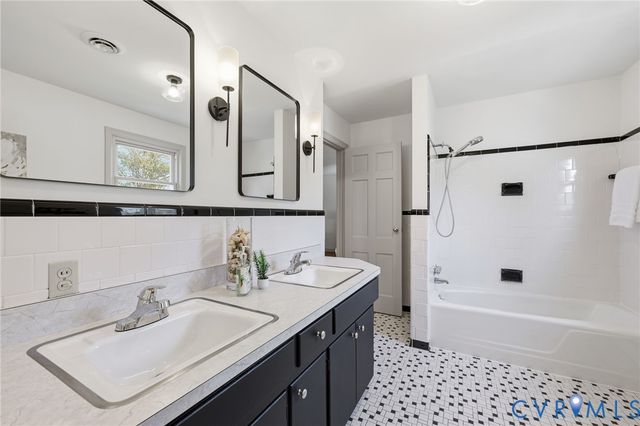 13516 Hines Rd, Disputanta, VA 23842