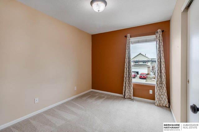 16007 Greenleaf Street, Omaha, NE 68136