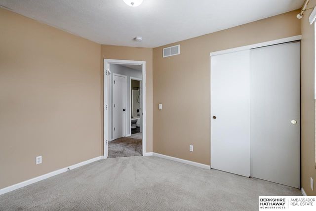 16007 Greenleaf Street, Omaha, NE 68136