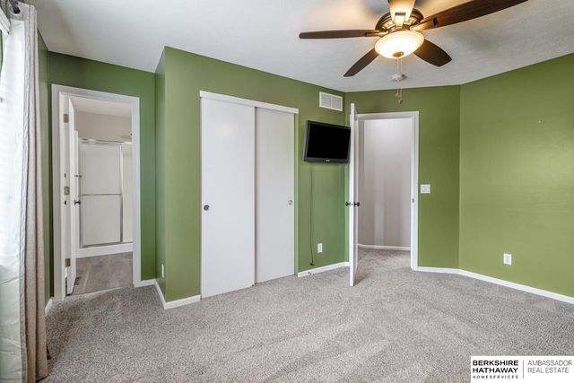 16007 Greenleaf Street, Omaha, NE 68136