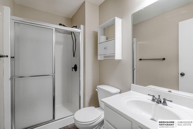 16007 Greenleaf Street, Omaha, NE 68136