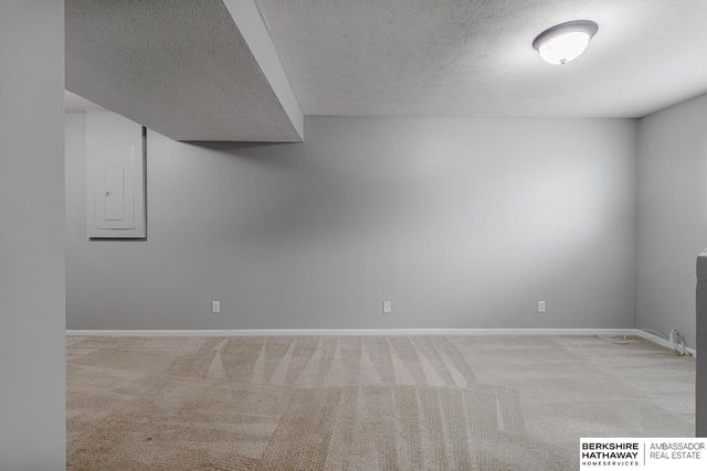 16007 Greenleaf Street, Omaha, NE 68136