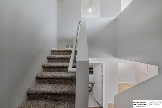 16007 Greenleaf Street, Omaha, NE 68136