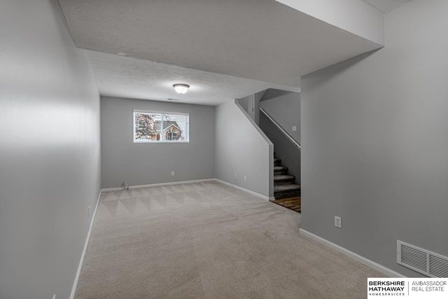 16007 Greenleaf Street, Omaha, NE 68136