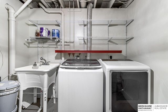 16007 Greenleaf Street, Omaha, NE 68136