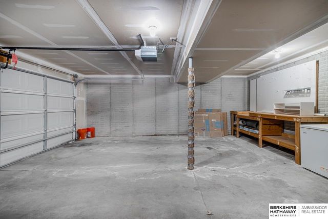 16007 Greenleaf Street, Omaha, NE 68136