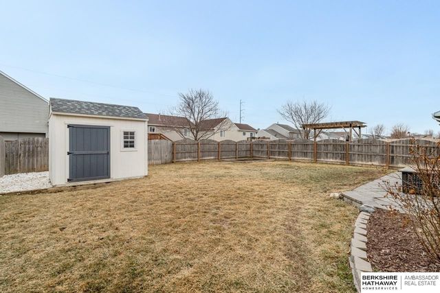 16007 Greenleaf Street, Omaha, NE 68136