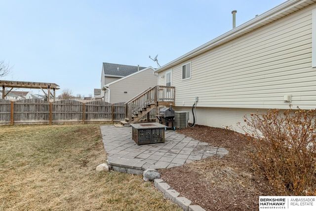 16007 Greenleaf Street, Omaha, NE 68136