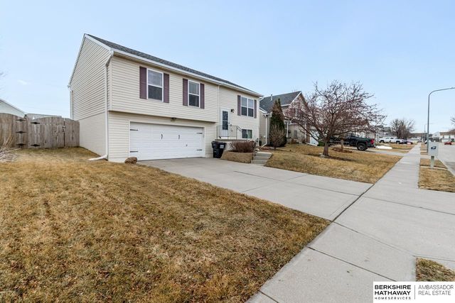 16007 Greenleaf Street, Omaha, NE 68136