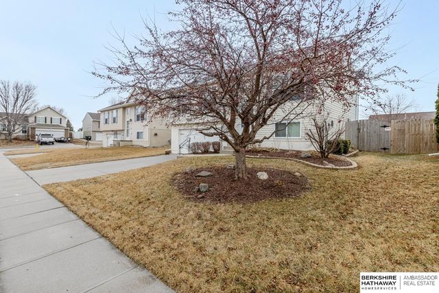 16007 Greenleaf Street, Omaha, NE 68136