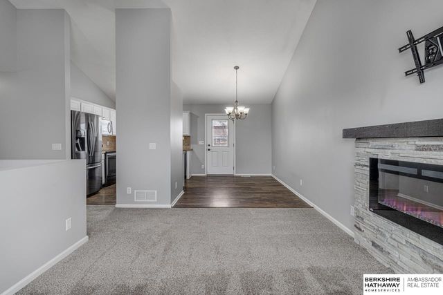 16007 Greenleaf Street, Omaha, NE 68136