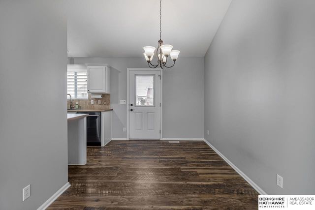 16007 Greenleaf Street, Omaha, NE 68136