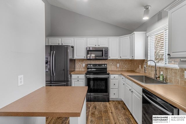 16007 Greenleaf Street, Omaha, NE 68136