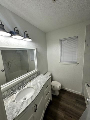 2722 8th Avenue N, Texas City, TX 77590