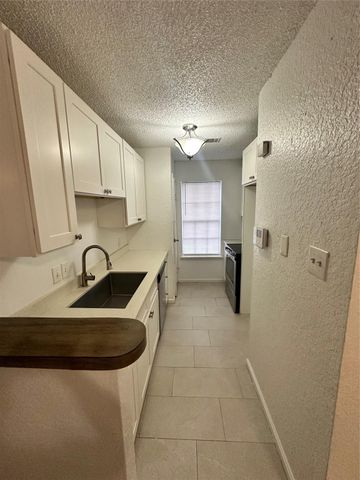 2722 8th Avenue N, Texas City, TX 77590