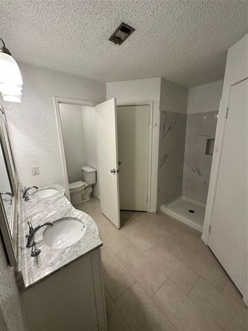 2722 8th Avenue N, Texas City, TX 77590