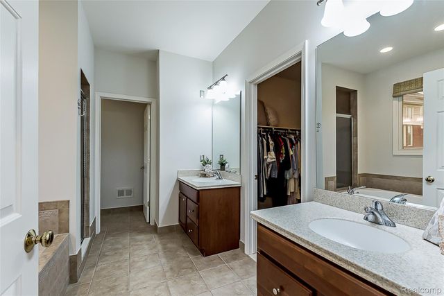 23123 Shinnecock Drive, Lyon Charter Township, MI 48178
