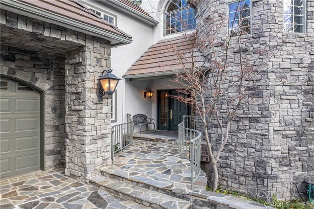 699 Brentwood, Lake Arrowhead, CA 92352