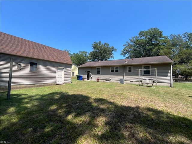 639 Daniel Dr, Newport News, VA 23601