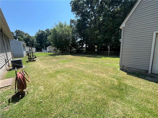 639 Daniel Dr, Newport News, VA 23601