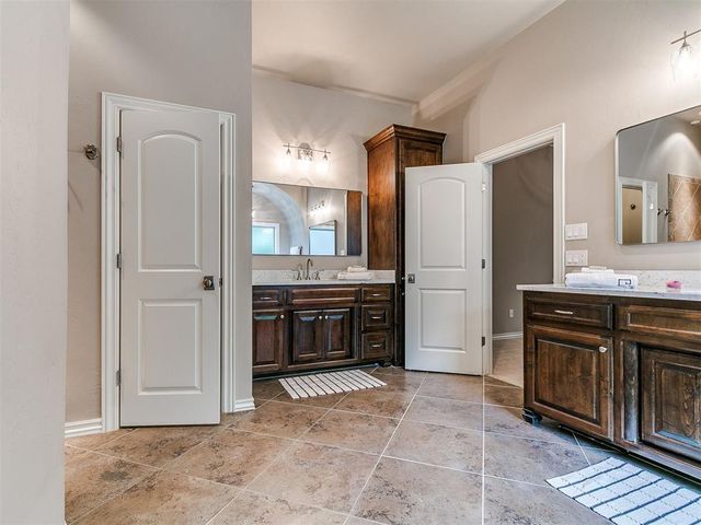 1109 Salvo Bridge Court, Edmond, OK 73034