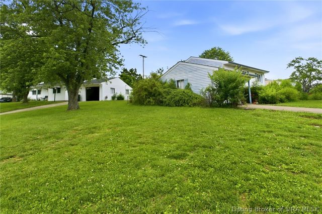 702 Cherokee Drive, New Albany, IN 47150