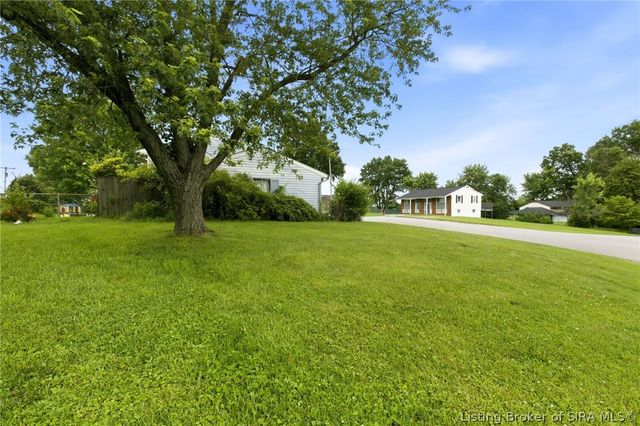 702 Cherokee Drive, New Albany, IN 47150