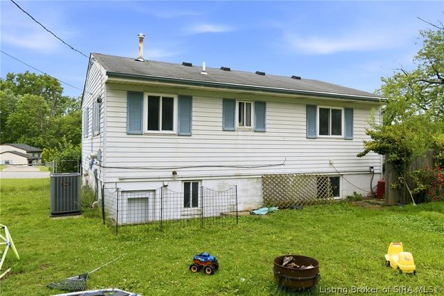 702 Cherokee Drive, New Albany, IN 47150