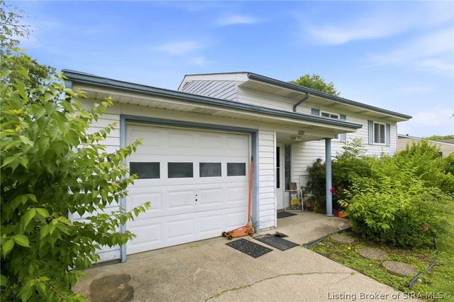 702 Cherokee Drive, New Albany, IN 47150