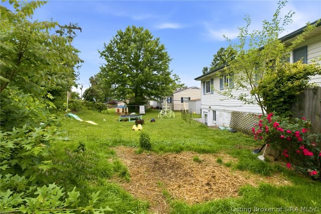 702 Cherokee Drive, New Albany, IN 47150