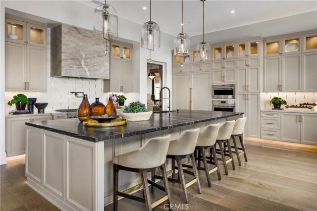 528 PENINSULA, Irvine, CA 92602